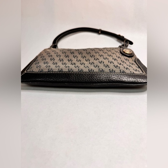Dooney & Bourke Signature 1990’s Monogram Shoulder Bag - Picture 5 of 8